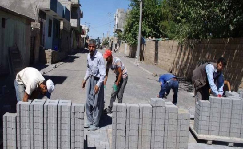 Viranşehir'de yol yapım çalışmaları sürüyor