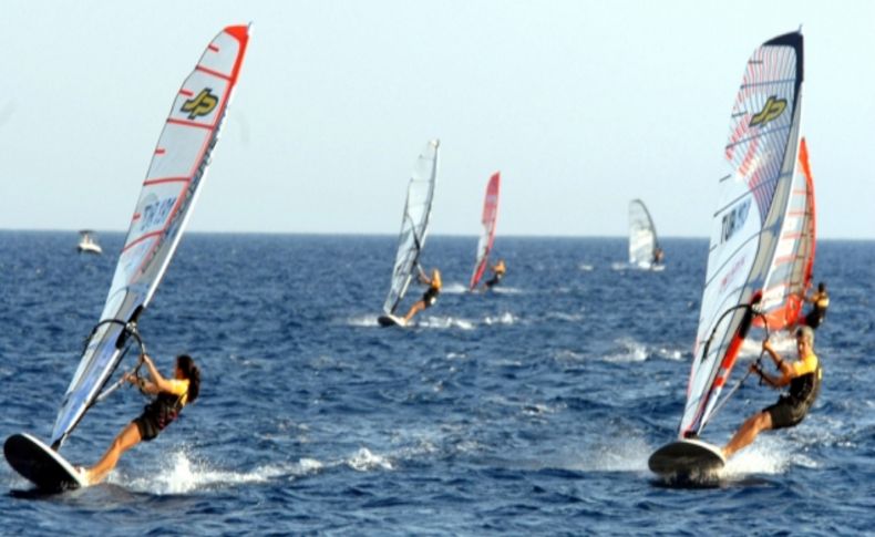 Windsurf Ligi 3. ayak yarışlarıyla Urla'da sürüyor