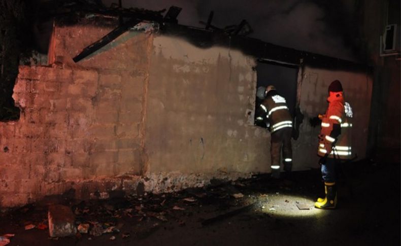 İzmir'de yangın faciası iki kardeş öldü