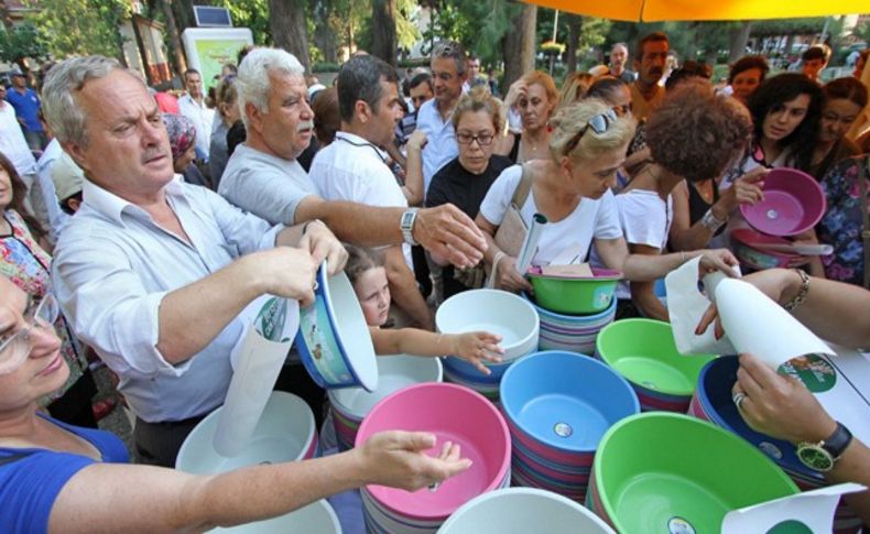 Karşıyaka'da can dostlara yardım eli