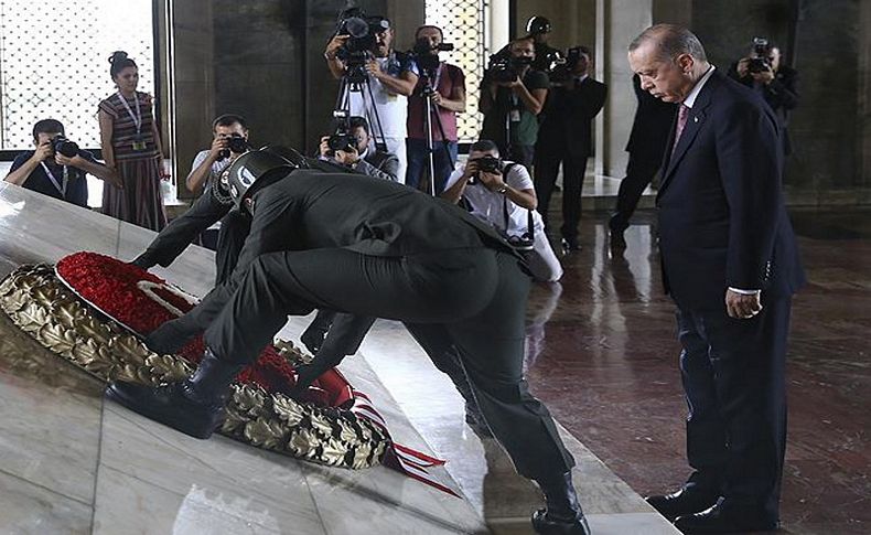 YAŞ üyeleri Anıtkabir’i ziyaret etti