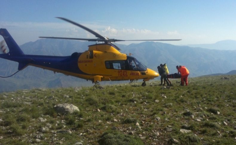 Yaylada üzerine yıldırım düşen çoban helikopterle hastaneye kaldırıldı