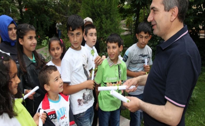 Yetim çocuklardan Vali Yazıcı’ya 'Babalar Günü' sürprizi