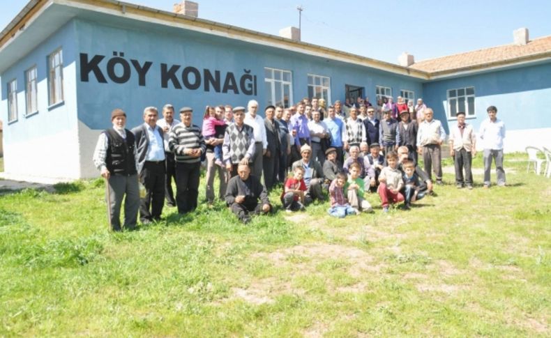 Yıkılmak üzere olan ilkokul, köy konağına dönüştürüldü