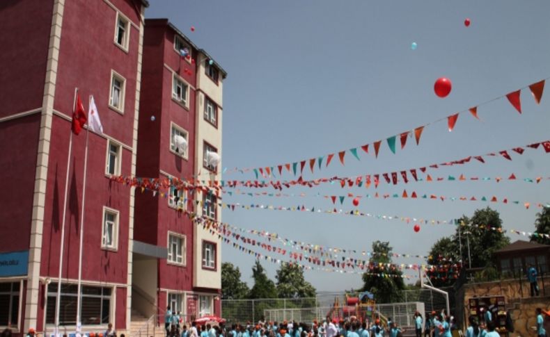 Yıldırım Koleji’nin dil fuarına yoğun ilgi