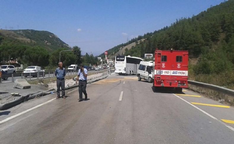 Manisa- İzmir Karayolu'nda feci kaza: 1 ölü, 1 yaralı