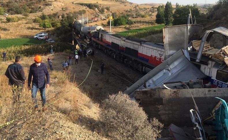 Yozgat'ta yük trenleri kafa kafaya çarpıştı