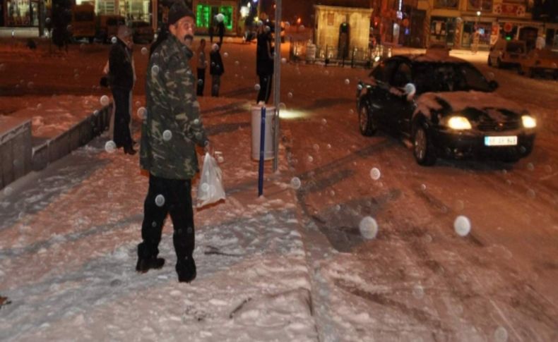 Yozgat’ta kar yağışı sürücülere zor anlar yaşattı