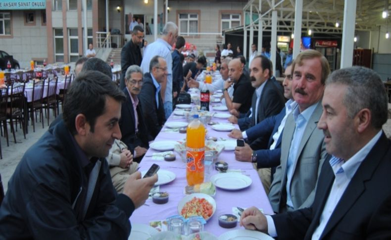 Yüksekova polisi iftarda halkla buluştu