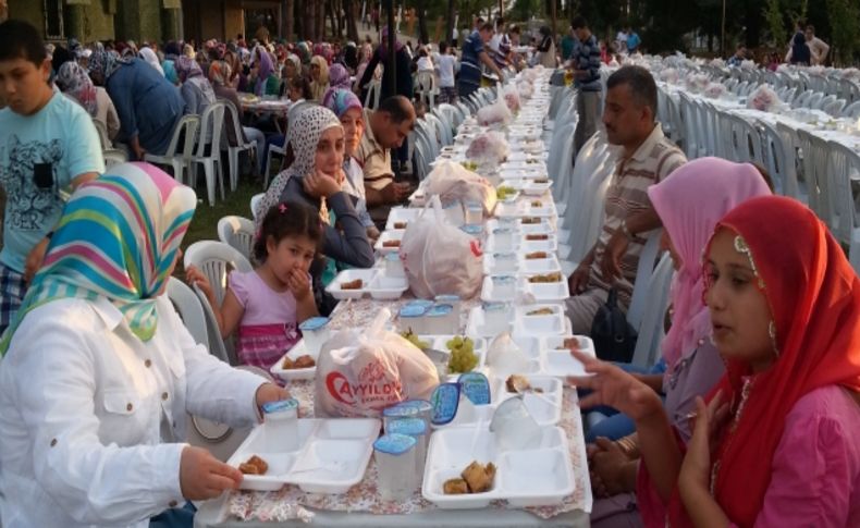 Yunus Emre Türbesi’nde 1000 kişiye iftar