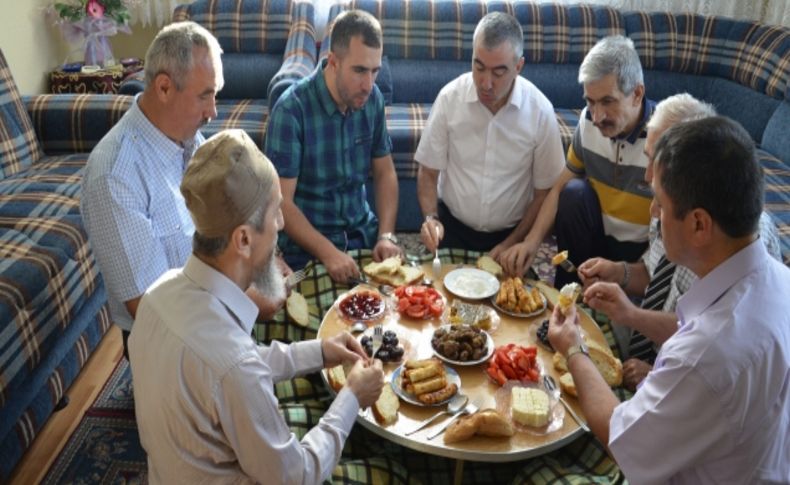 Yüzyıllardır aynı şekilde bayramlaşıyorlar