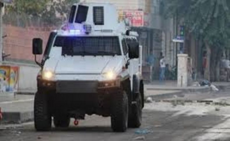 Zırhlı polis aracına bombalı saldırı