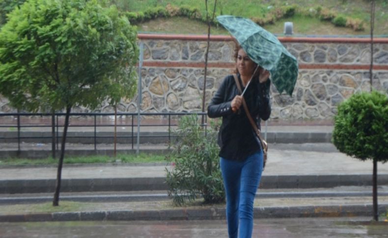 Zonguldak’ta fırtına nedeniyle dev dalgalar oluştu